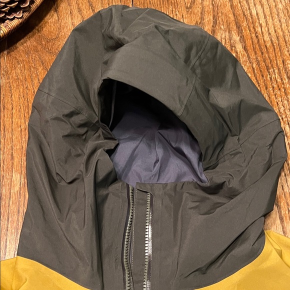 Norrøna Tamok Gore-Tex Women's Snowboard Jacket Rosin - Picture 10 of 16